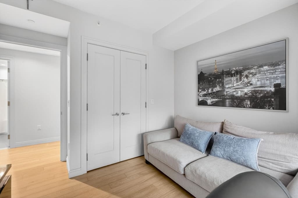 Condominium at 133 Seaport Blvd # 1517, Boston MA 02210, photo 12 of 34