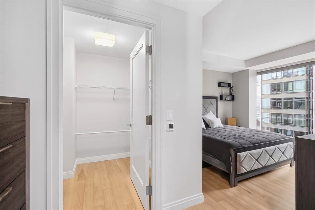 Condominium at 133 Seaport Blvd # 1517, Boston MA 02210, photo 5 of 34