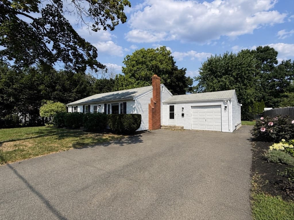 22 Middlesex Rd, Sharon MA 02067 photo 2