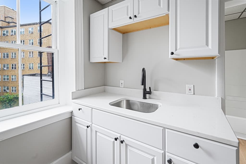 100 Appleton St, Lowell MA 01852 photo 5