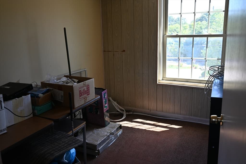 590 Dutton St, Lowell MA 01854 photo 28