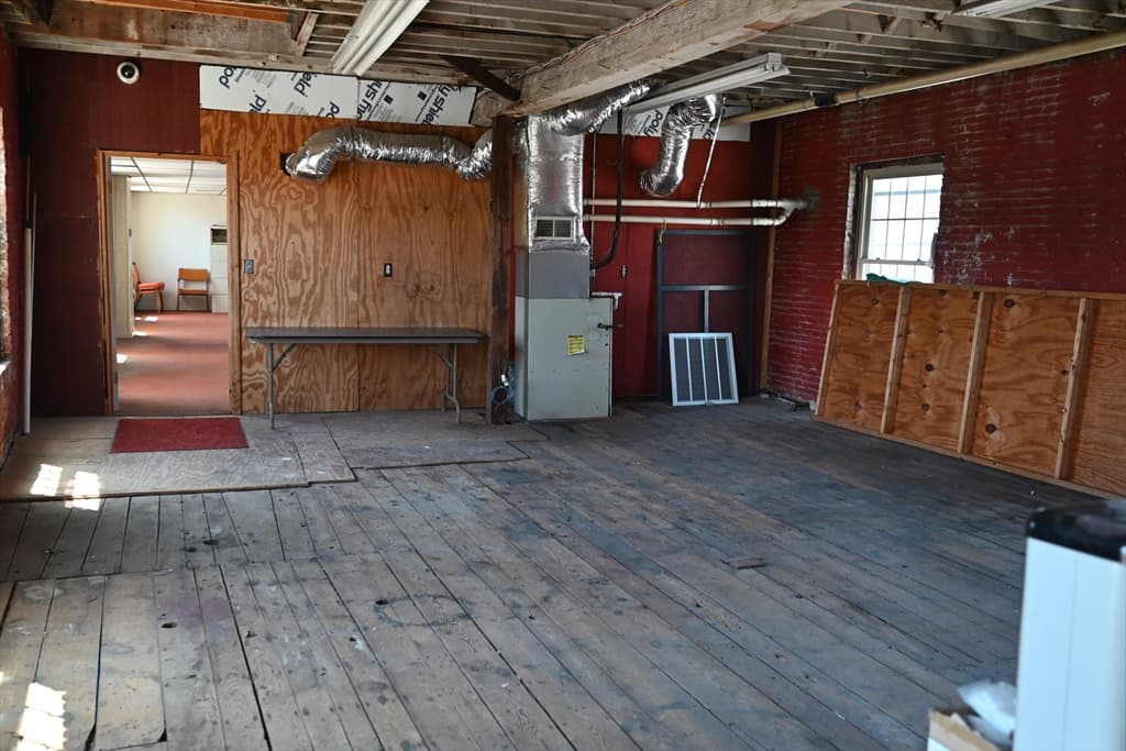 590 Dutton St, Lowell MA 01854 photo 25