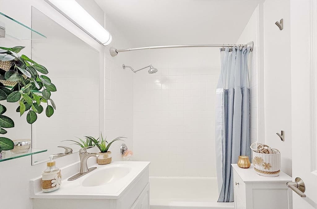 Condominium at 44 Lafayette Ave # 503, Chelsea MA 02150, Chelsea, photo 7 of 11
