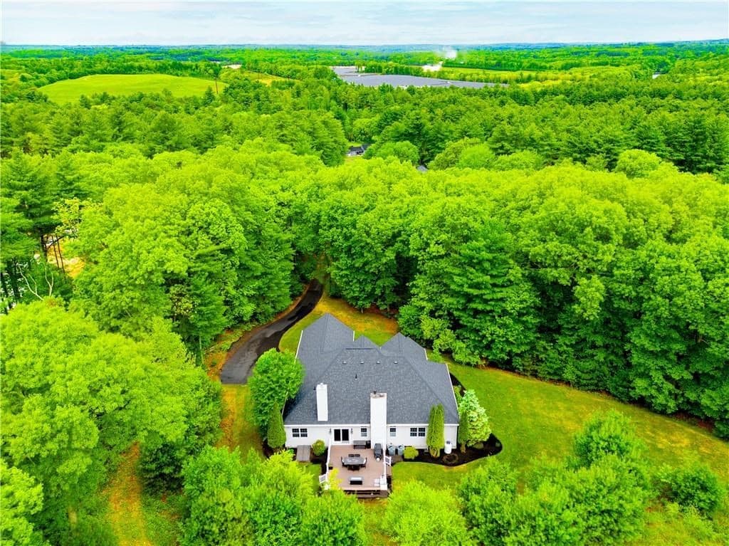 Single Family Residence at 4 Hart Pond Drive, North Smithfield RI 02896, North Smithfield, photo 3 of 36