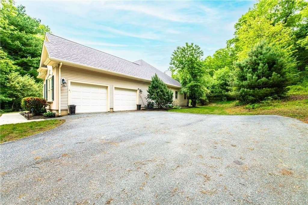 Single Family Residence at 4 Hart Pond Drive, North Smithfield RI 02896, North Smithfield, photo 33 of 36
