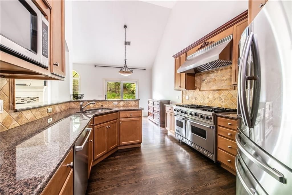 Single Family Residence at 4 Hart Pond Drive, North Smithfield RI 02896, North Smithfield, photo 11 of 36