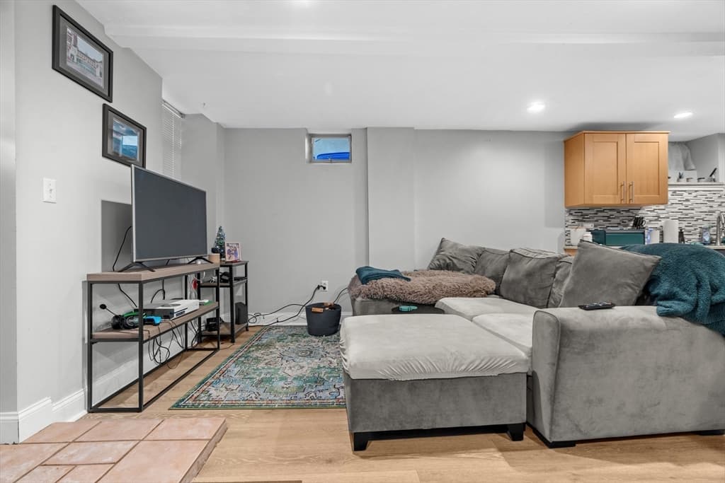 Condominium at 314 W 4th # 1, Boston MA 02127, Boston, photo 5 of 12
