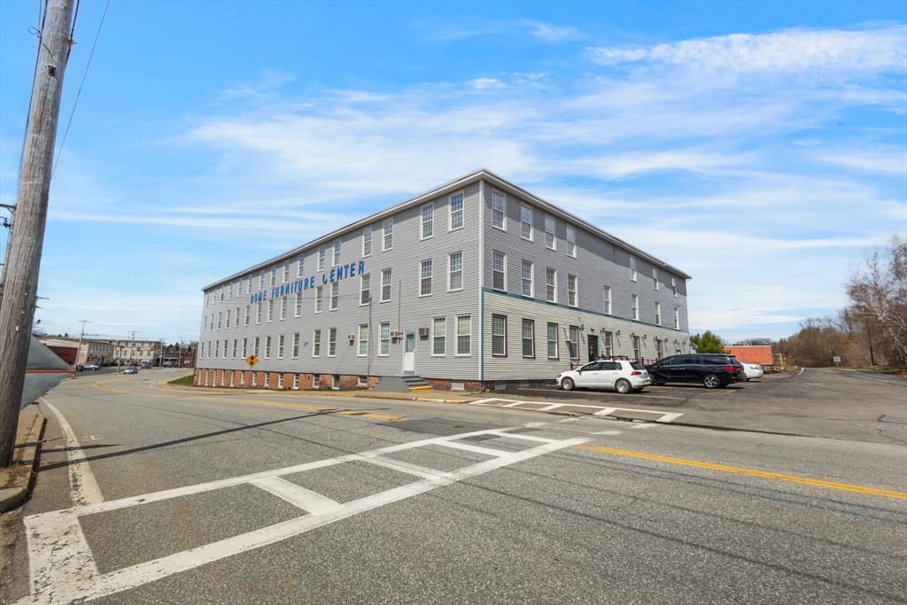 562 Main St, Gardner MA 01440
