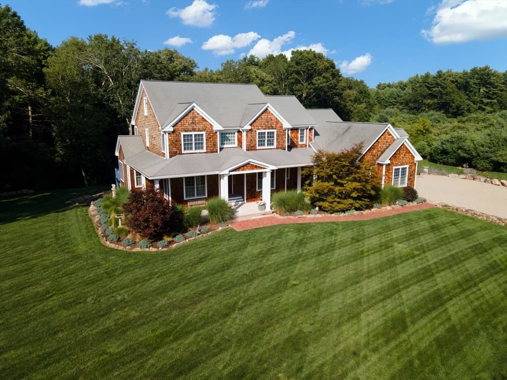 129 Dexter Lane, Rochester MA 02770