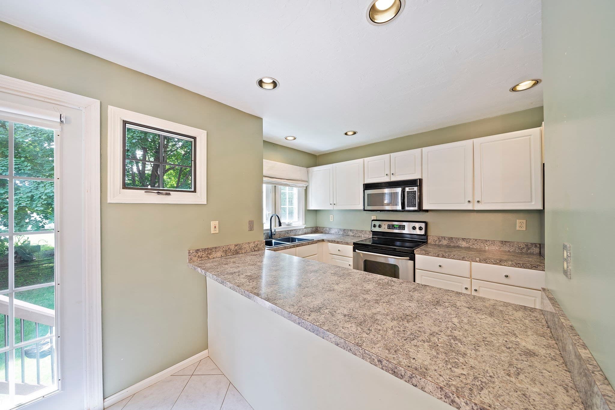Condominium at 501 Auburn St # 402, Whitman MA 02382, Whitman, photo 6 of 41