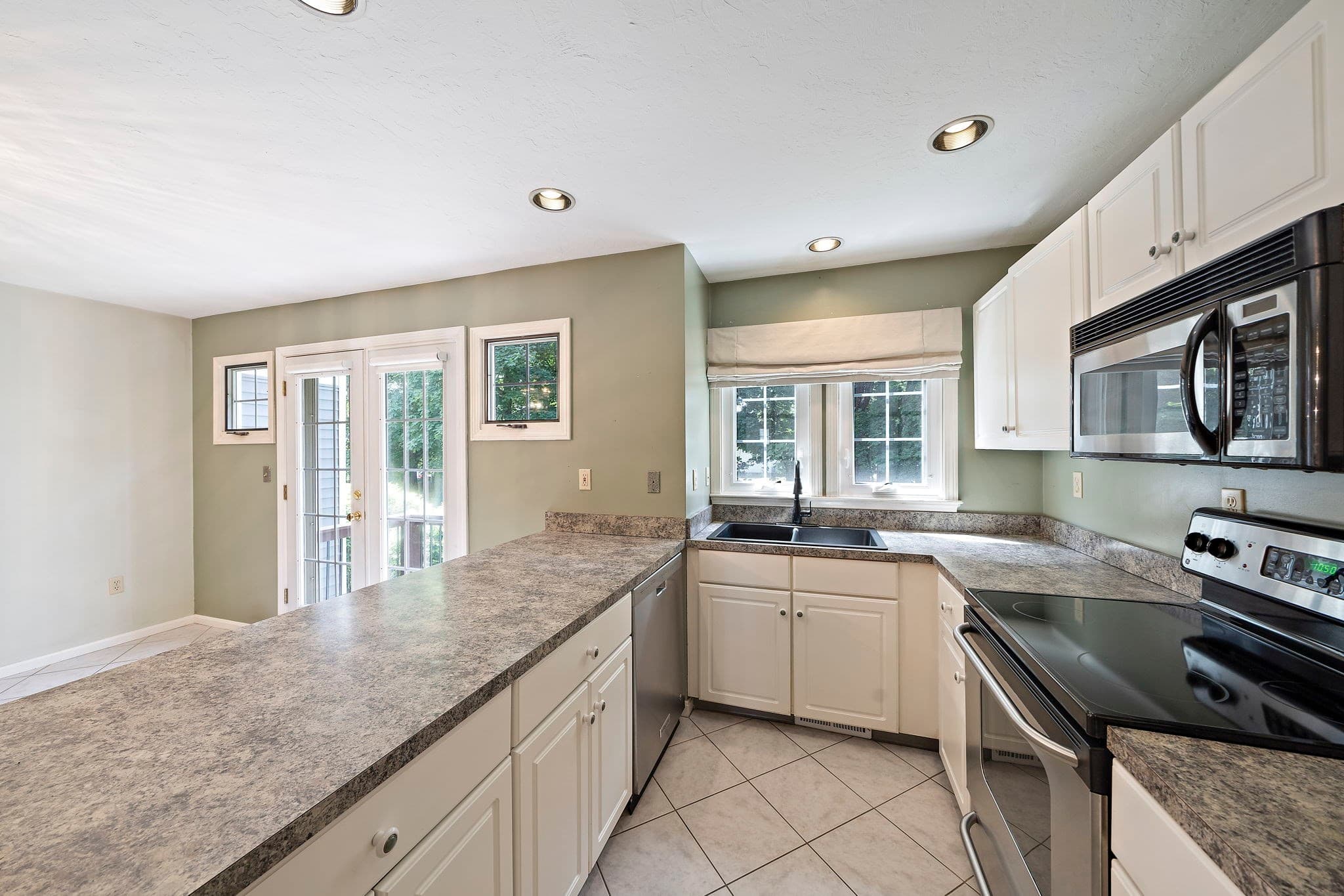 Condominium at 501 Auburn St # 402, Whitman MA 02382, Whitman, photo 4 of 41