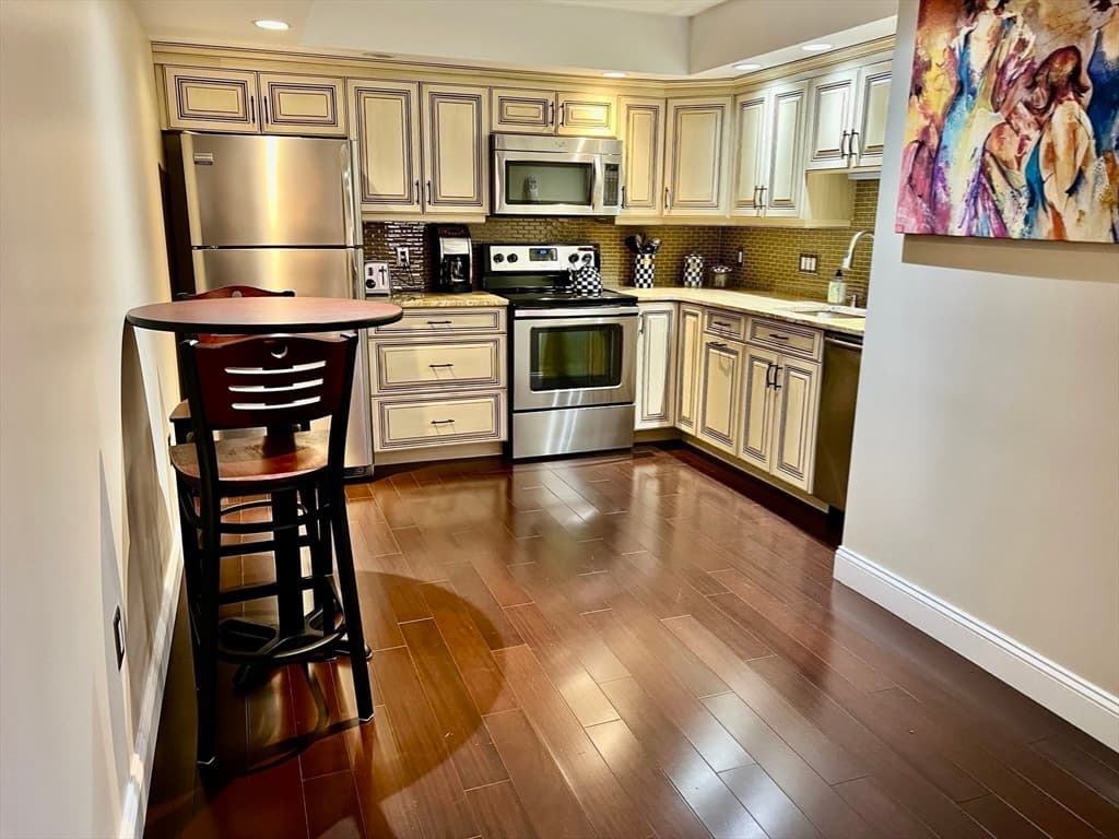 Condominium at 404 Paradise Road # 1D, Swampscott MA 01907, Swampscott, photo 22 of 36
