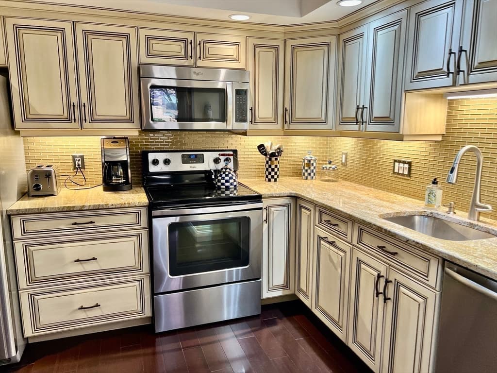 Condominium at 404 Paradise Road # 1D, Swampscott MA 01907, Swampscott, photo 21 of 36