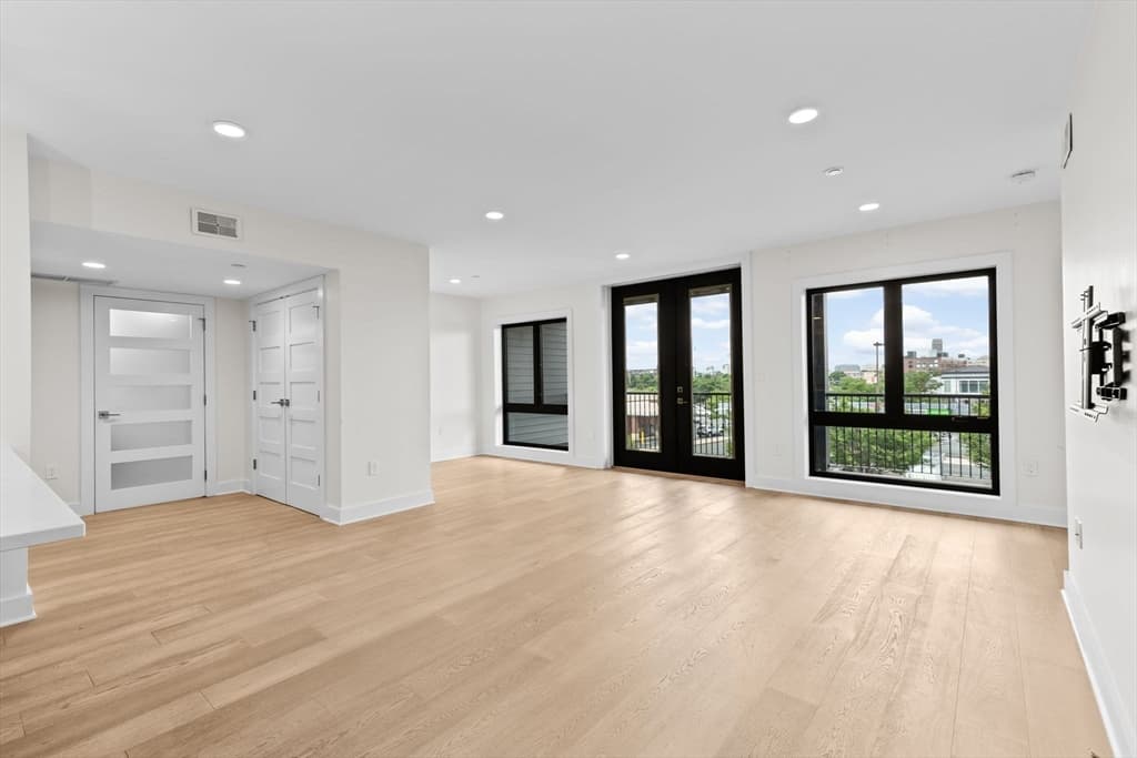 Condominium at 85 Willow Ct # 302, Boston MA 02125, Boston, photo 11 of 31