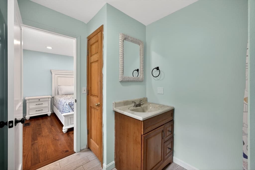Single Family Residence at 27 Bellavista Dr, Bourne MA 02559, photo 16 of 40