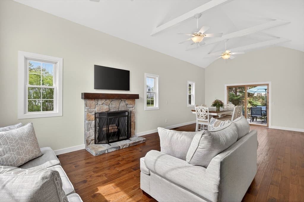 Single Family Residence at 27 Bellavista Dr, Bourne MA 02559, photo 8 of 40
