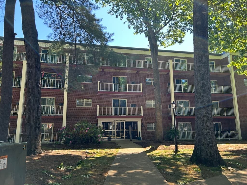 65 Greentree Ln # 35, Weymouth MA 02190