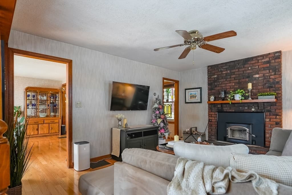Single Family Residence at 217 Brayton Ave, Fall River MA 02721, photo 5 of 30