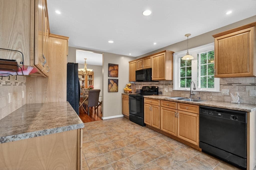 16A Burghardt St, Worcester MA 01604 photo 8