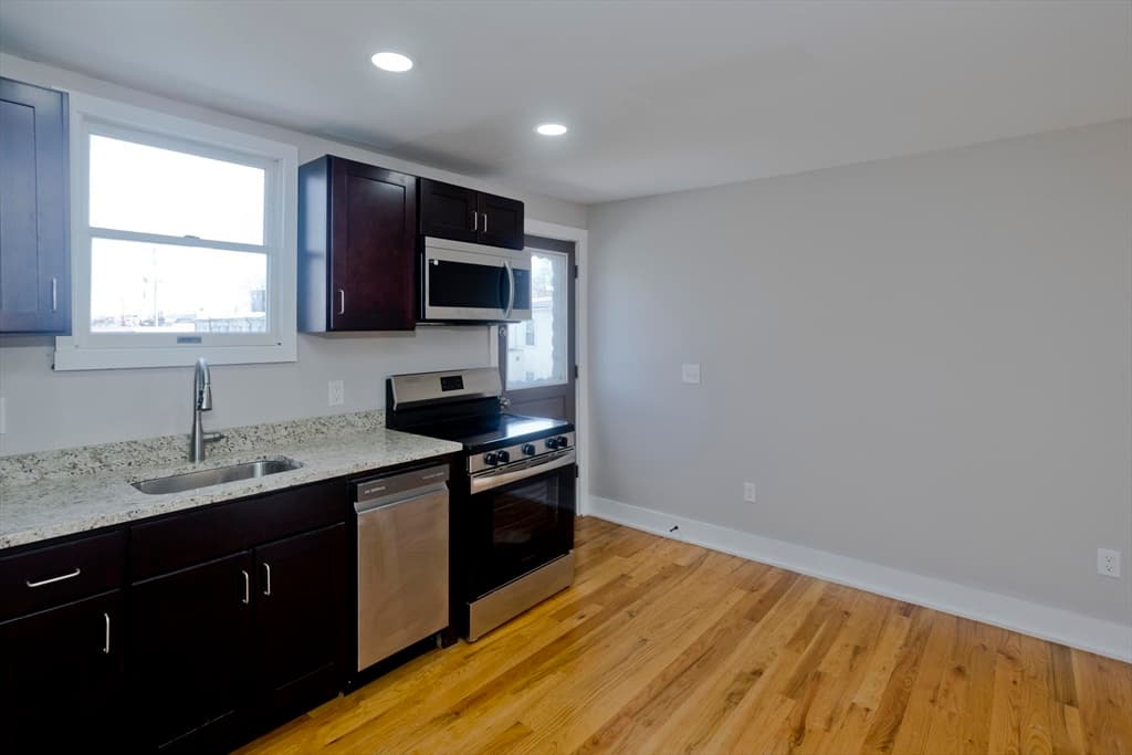13 Hampden St, Westfield MA 01085 photo 4