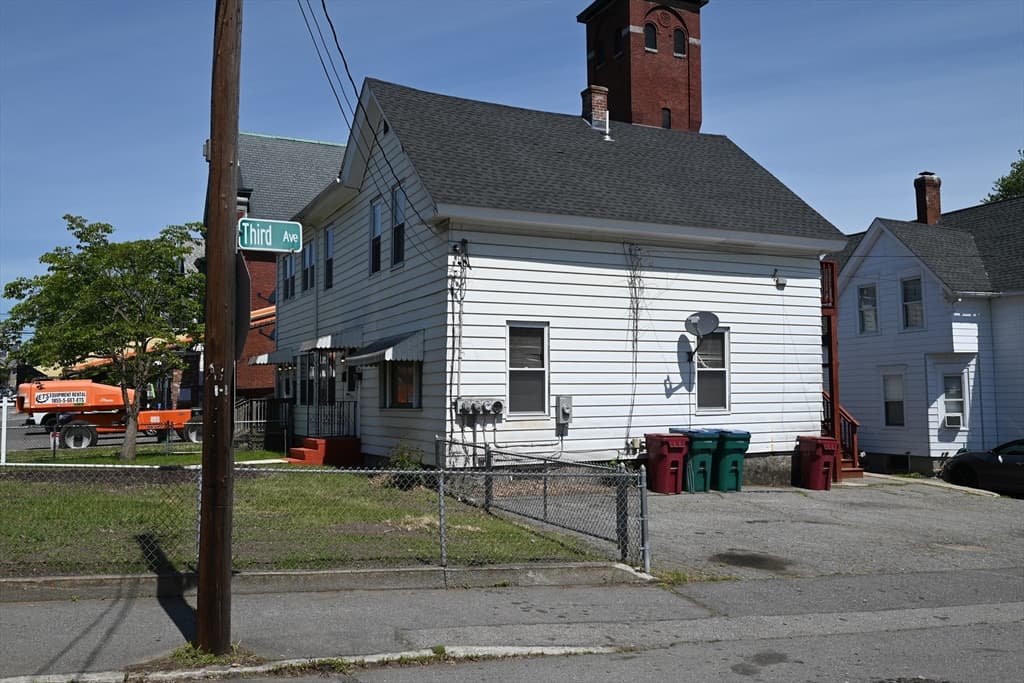 89 Mammoth Rd, Lowell MA 01854 photo 7