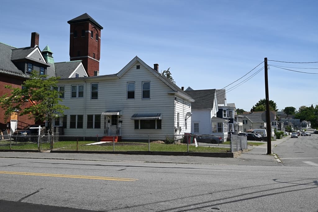 89 Mammoth Rd, Lowell MA 01854 photo 5