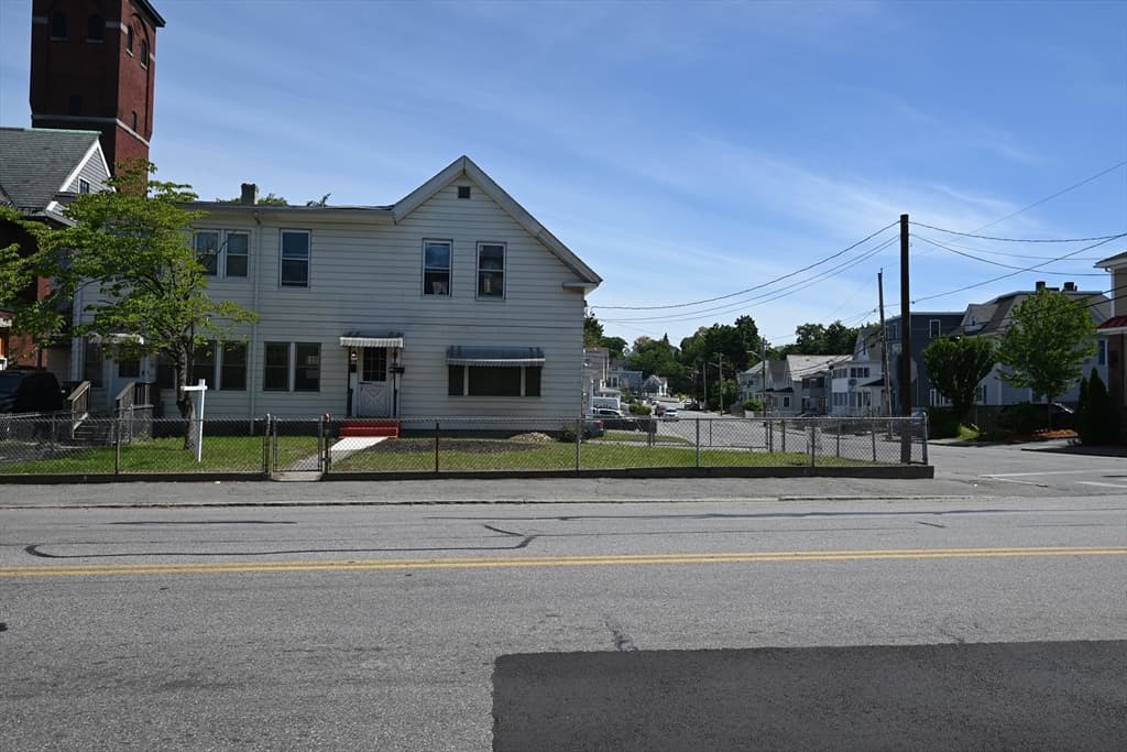 89 Mammoth Rd, Lowell MA 01854 photo 4