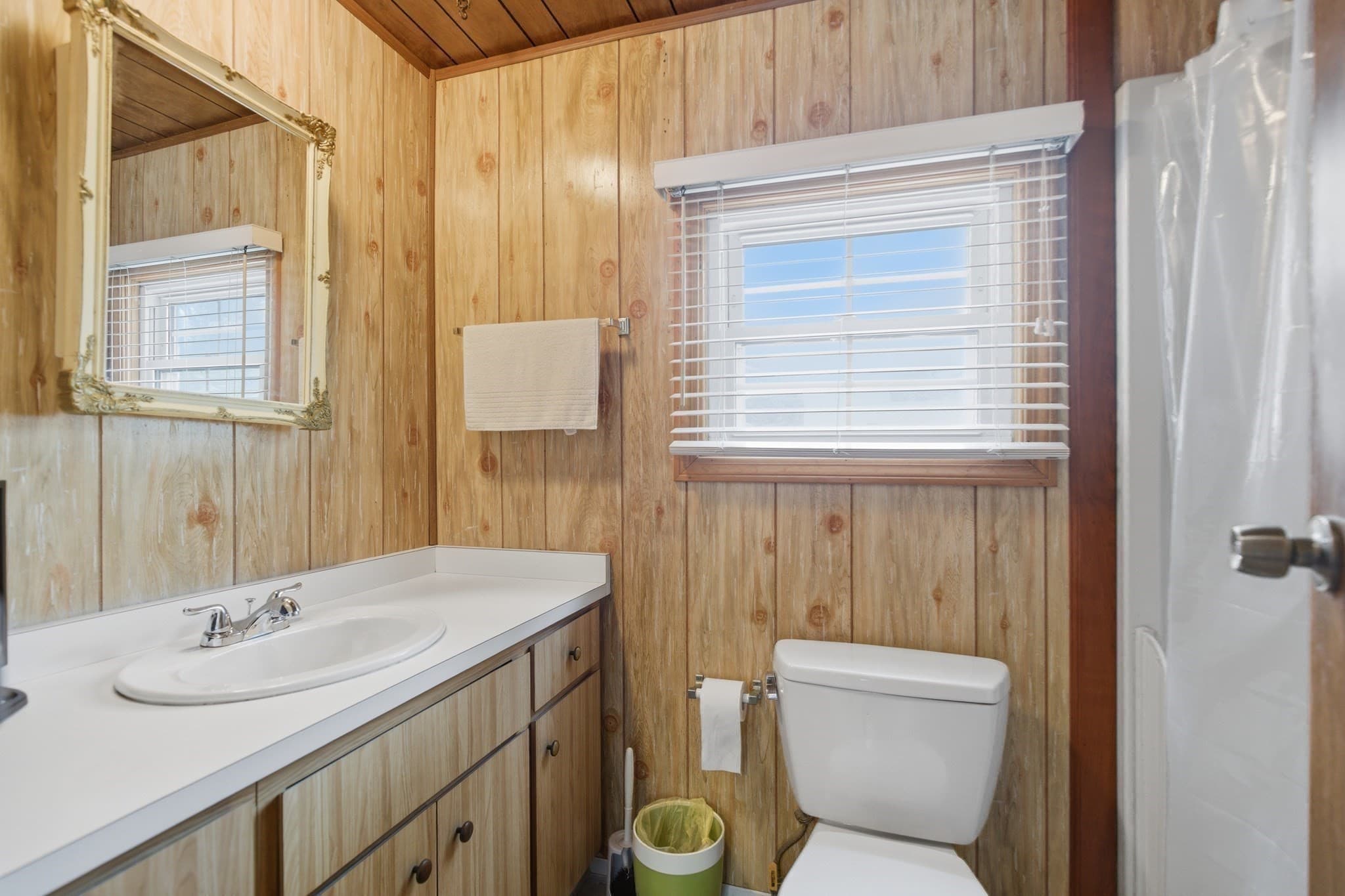 Mobile Home at 8 Donahue Ln, Grafton MA 01536, Grafton, photo 12 of 36