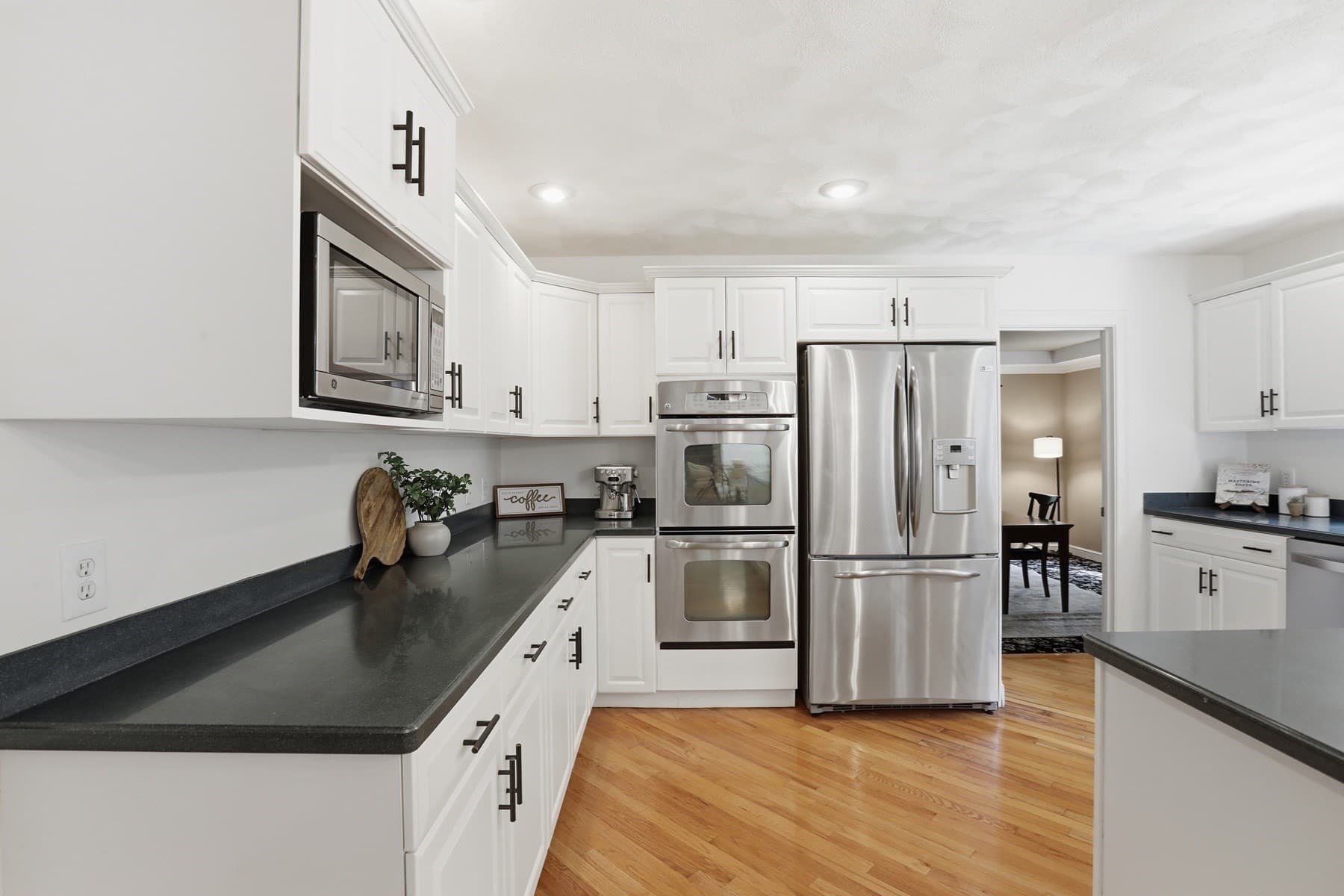 Single Family Residence at 4 Farnham Circle, Andover MA 01810, photo 6 of 42