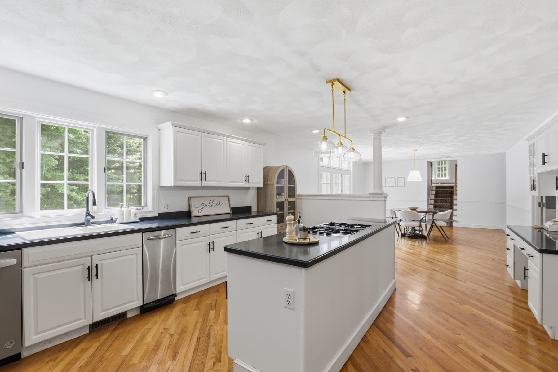Single Family Residence at 4 Farnham Circle, Andover MA 01810, photo 8 of 42