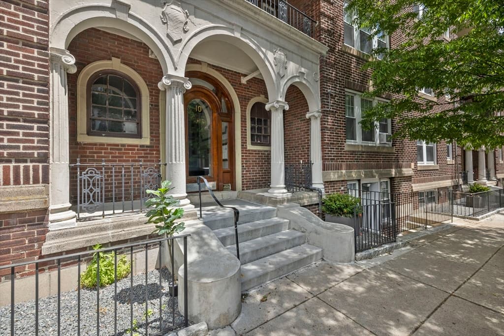 10 Melvin Ave # 7, Boston MA 02135