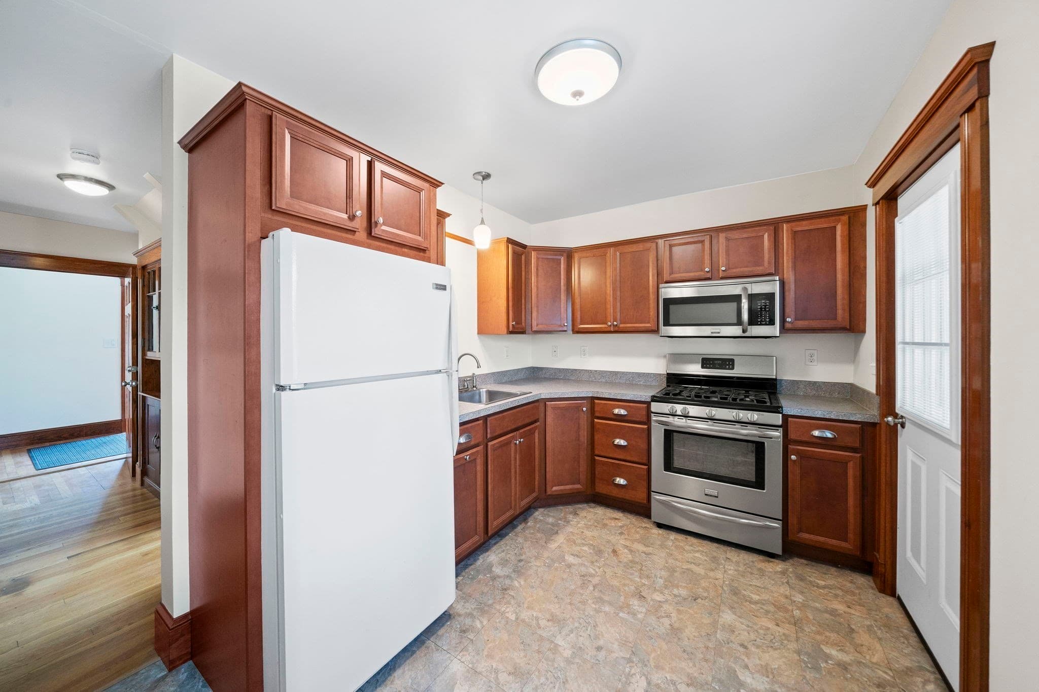 2 Family - 2 Units Up/Down at 35 Manomet Rd, Weymouth MA 02191, Weymouth, photo 12 of 42