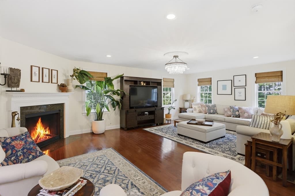 Single Family Residence at 4 Murray Hill Circle, Wilmington MA 01887, Wilmington, photo 10 of 42