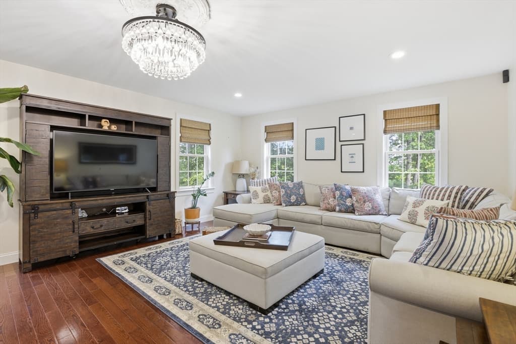 Single Family Residence at 4 Murray Hill Circle, Wilmington MA 01887, Wilmington, photo 8 of 42