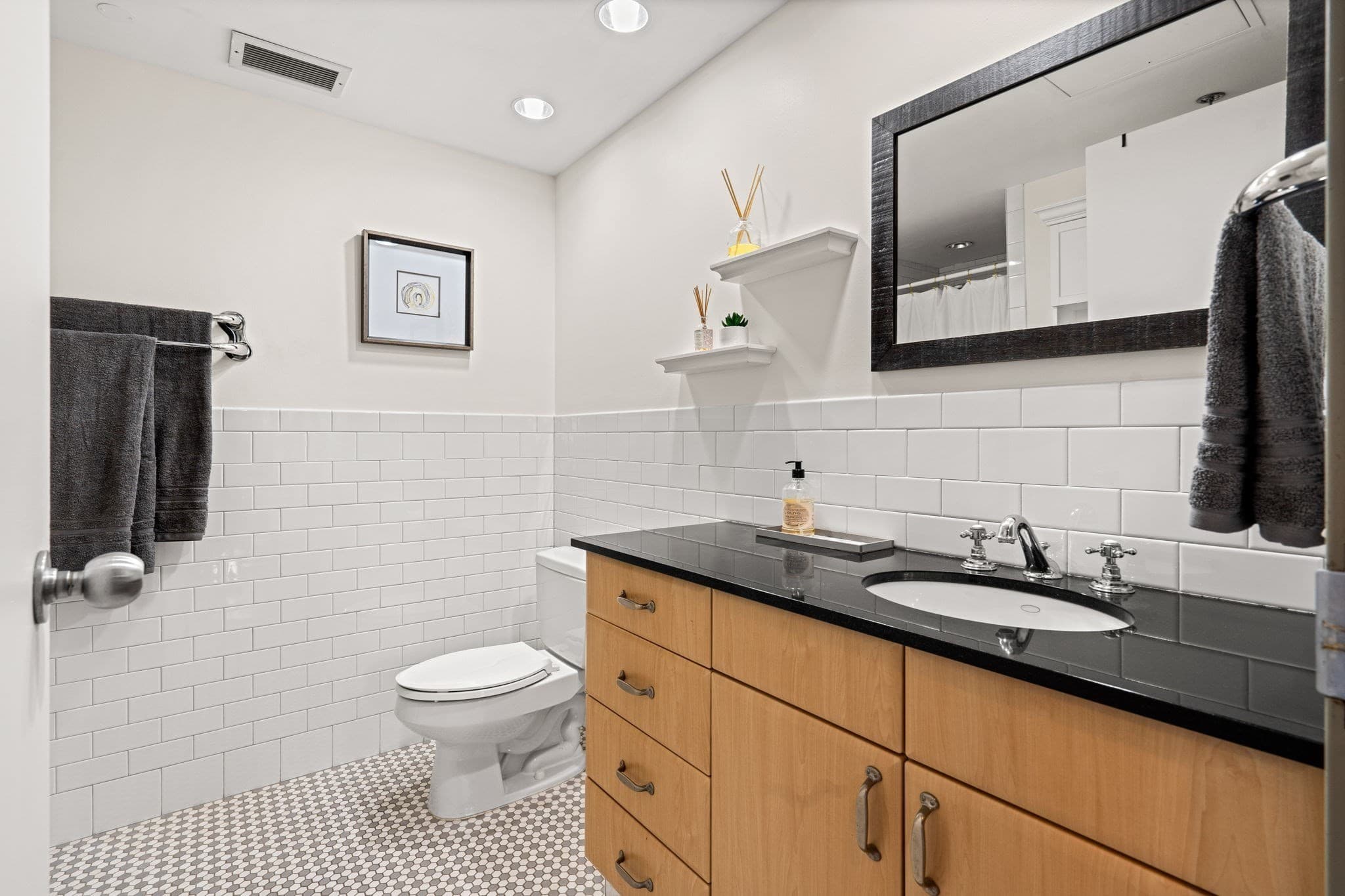 Condominium at 9 W Broadway # 301, Boston MA 02127, Boston, photo 17 of 38