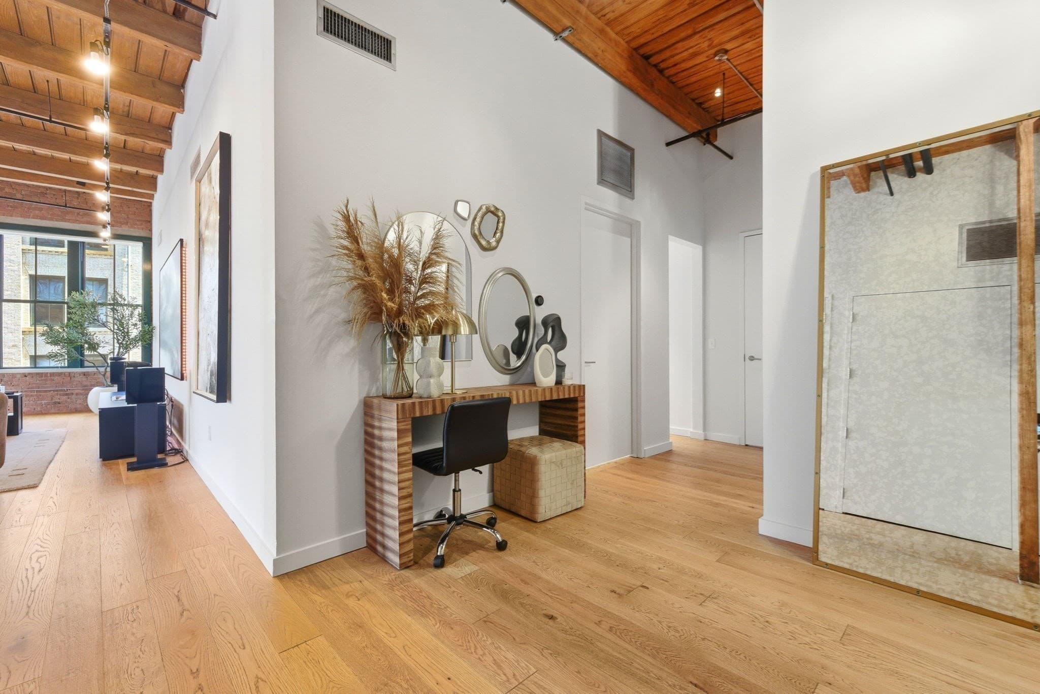 Condominium at 49 Melcher St, Boston MA 02210, photo 27 of 37