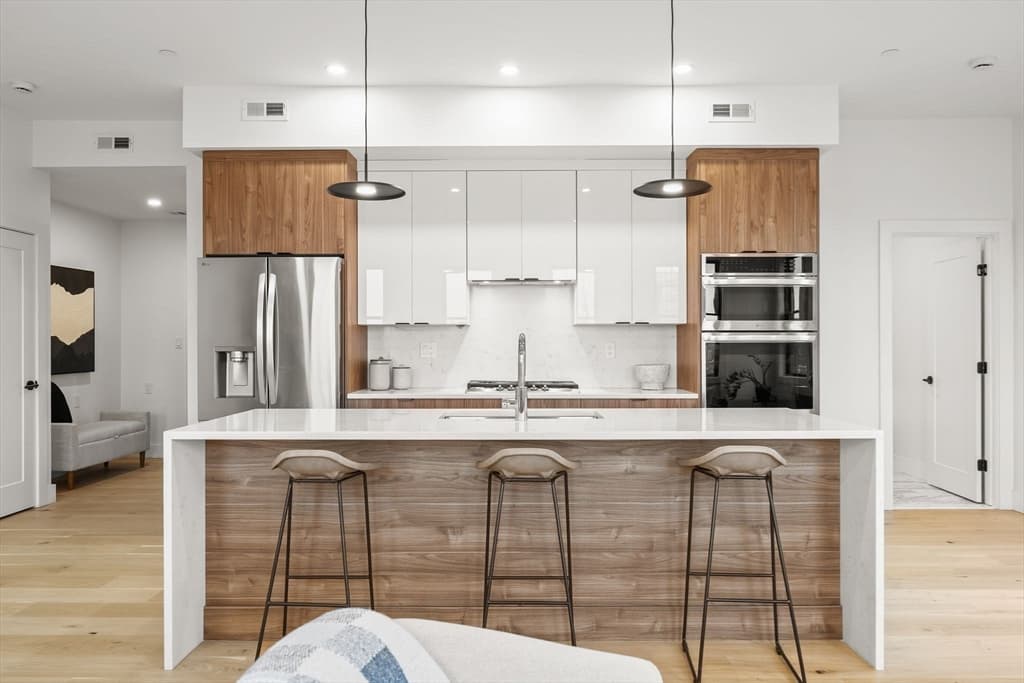 Condominium at 47 Condor PH, Boston MA 02128, Boston, photo 3 of 17