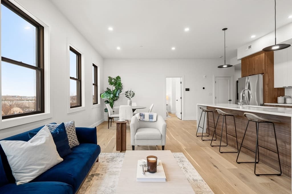 Condominium at 47 Condor PH, Boston MA 02128, Boston, photo 8 of 17