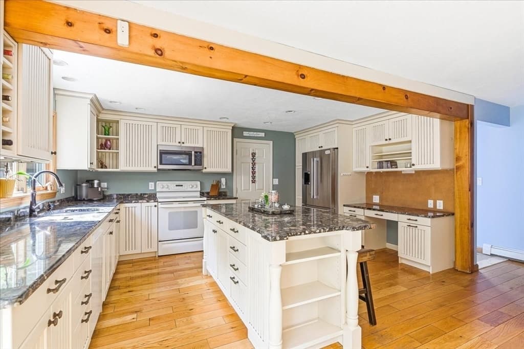 Single Family Residence at 9 Woodridge Rd, Sandwich MA 02537, photo 6 of 42