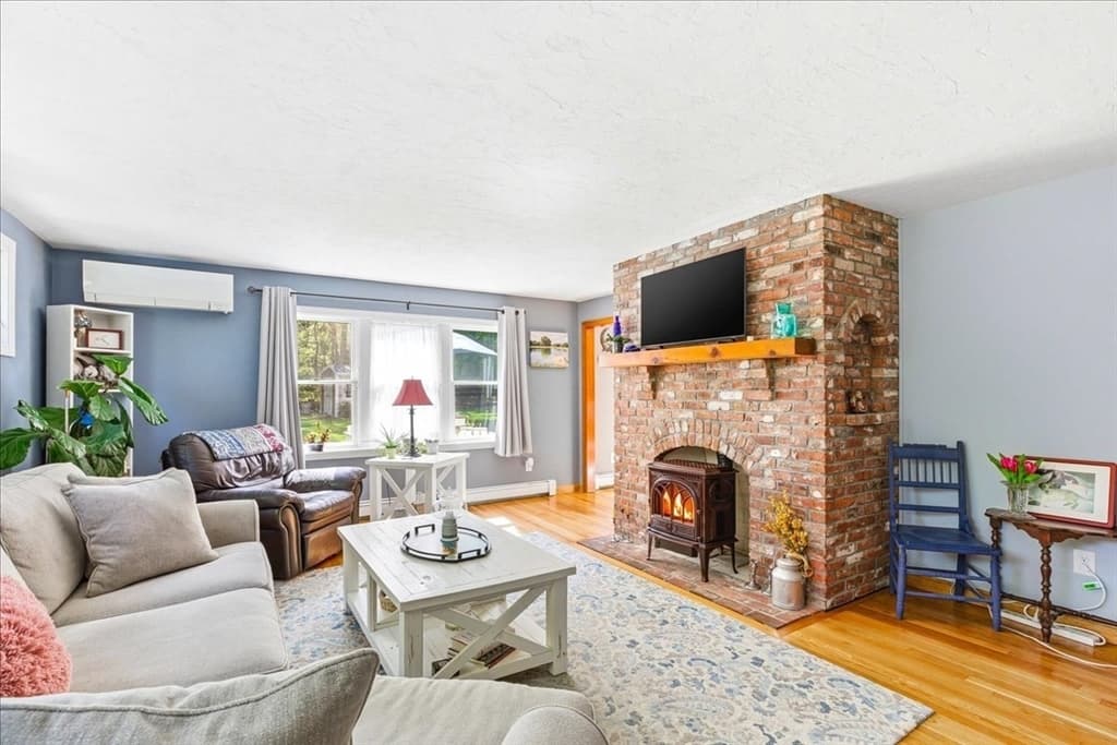 Single Family Residence at 9 Woodridge Rd, Sandwich MA 02537, photo 10 of 42