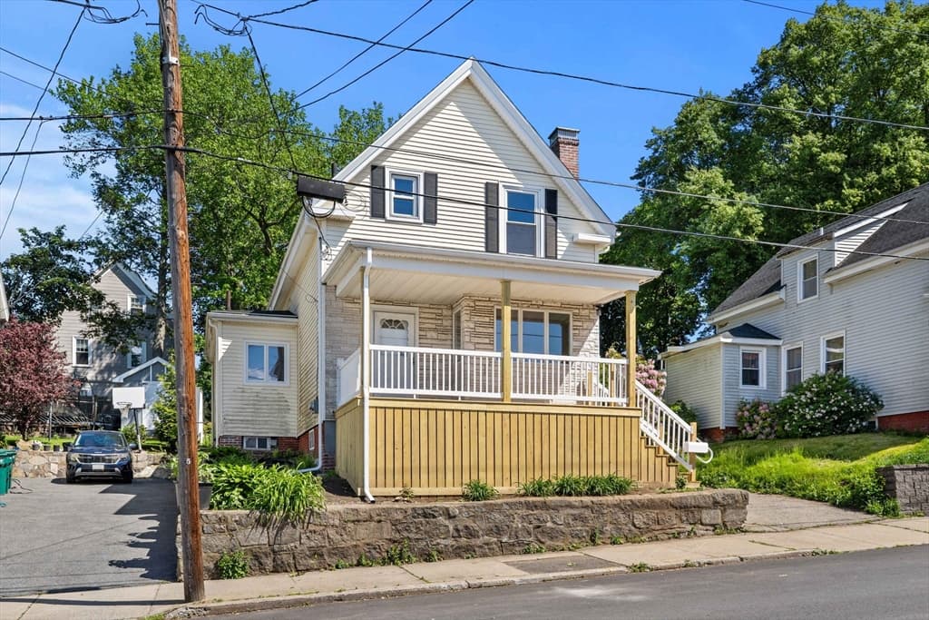 28 Hawthorne St, Lynn MA 01902 photo 2
