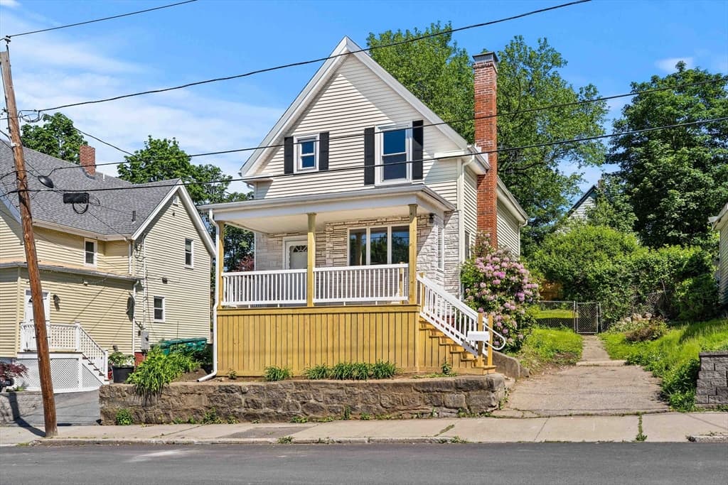 28 Hawthorne St, Lynn MA 01902 photo 3