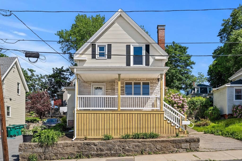 28 Hawthorne St, Lynn MA 01902