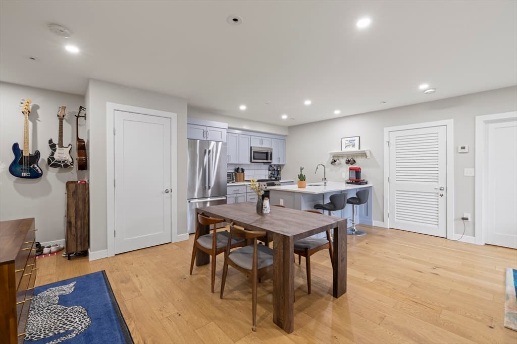 Condominium at 10 Everett # 204, Boston MA 02128, Boston, photo 7 of 22