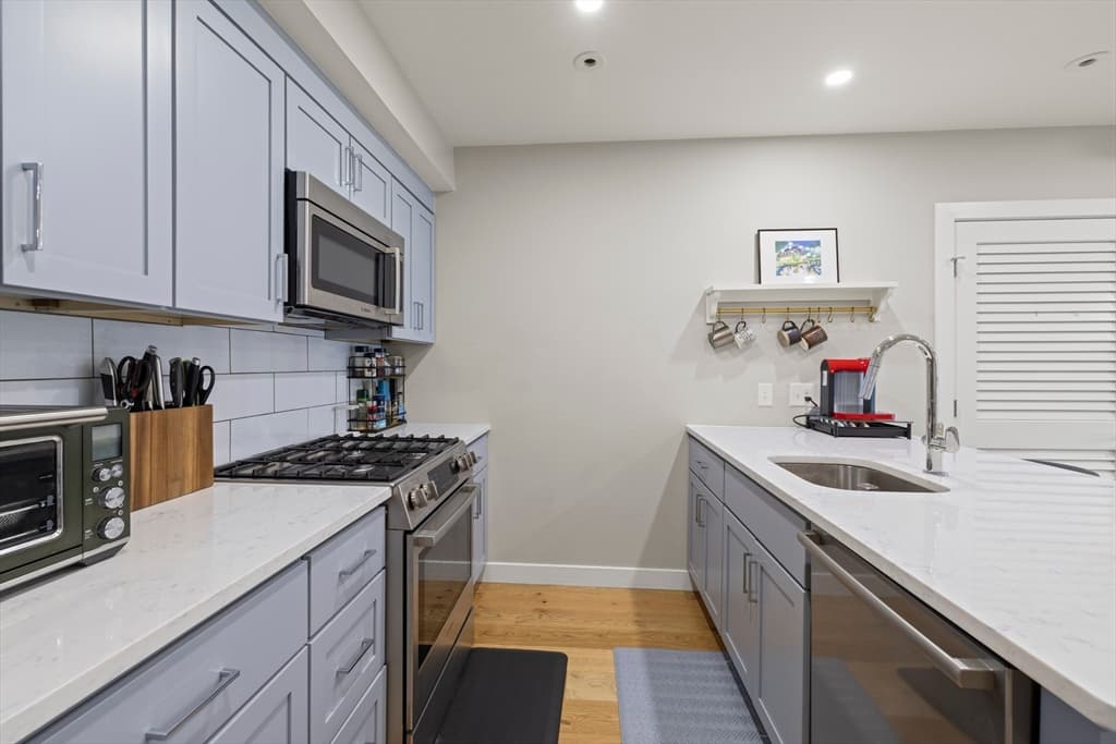 Condominium at 10 Everett # 204, Boston MA 02128, Boston, photo 4 of 22