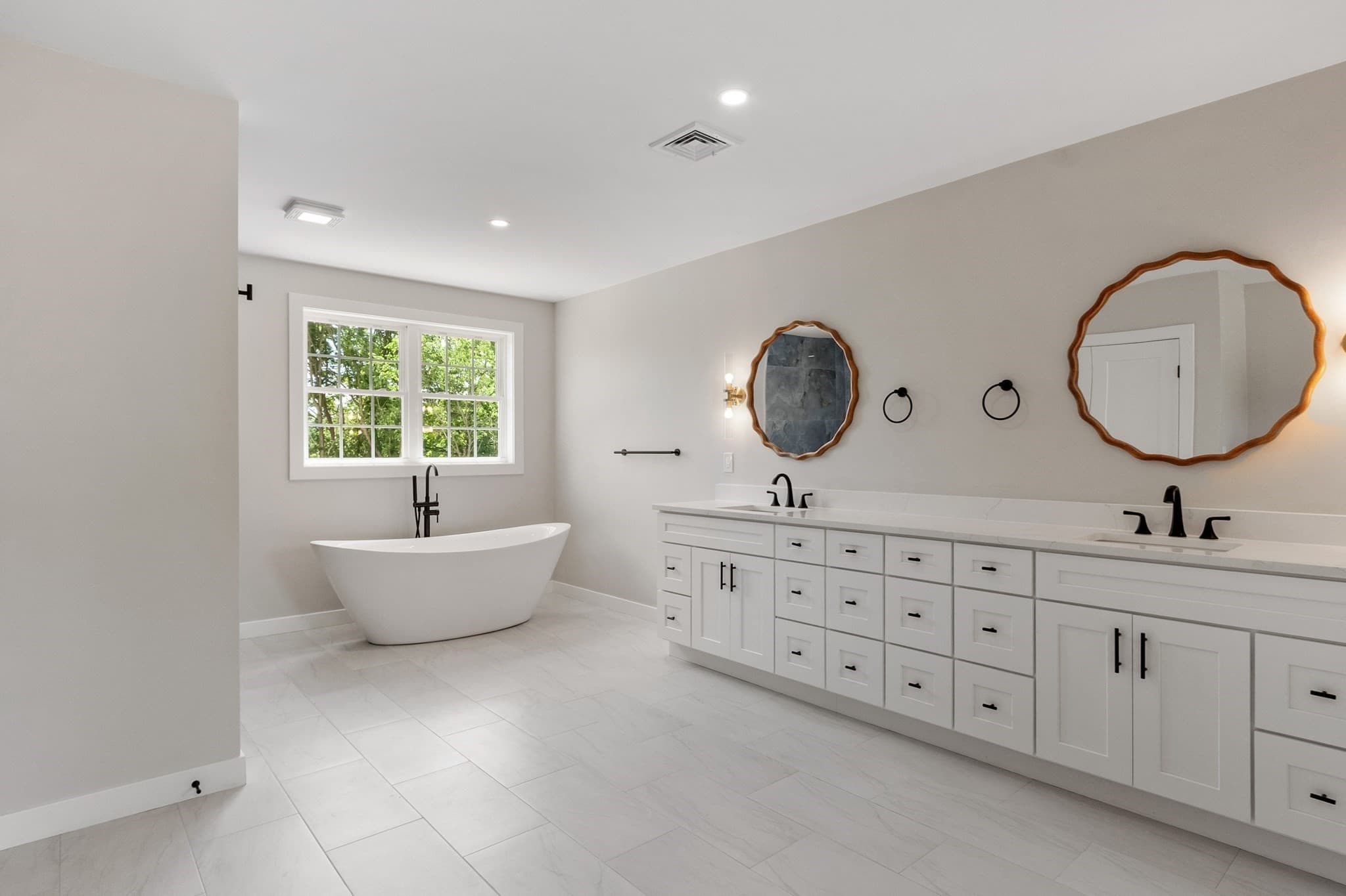 Single Family Residence at 86 High St, Shrewsbury MA 01545, Shrewsbury, photo 6 of 42
