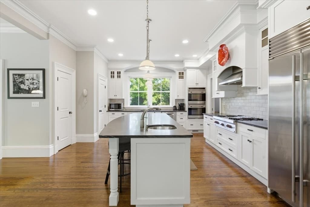 Single Family Residence at 7 Locust Ave, Lexington MA 02421, Lexington, photo 4 of 42