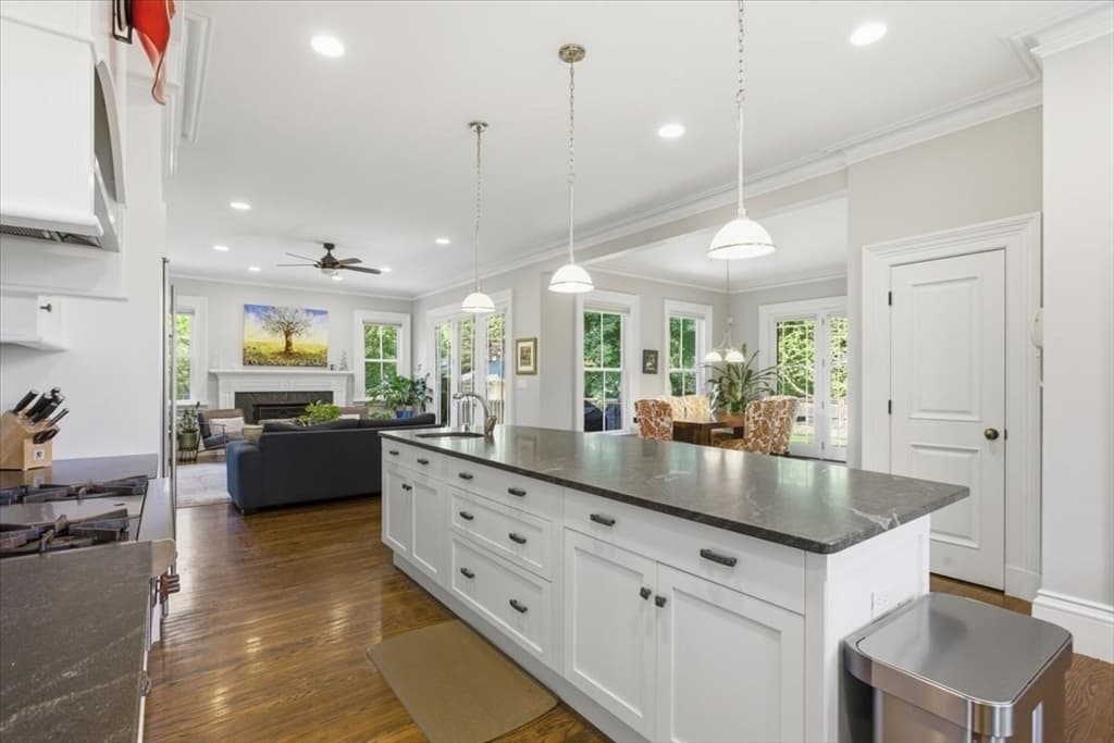 Single Family Residence at 7 Locust Ave, Lexington MA 02421, Lexington, photo 8 of 42