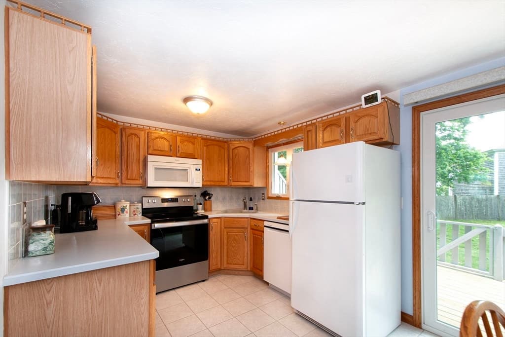 Condominium at 20 Cleverly St # A4, Abington MA 02351, Abington, photo 3 of 16