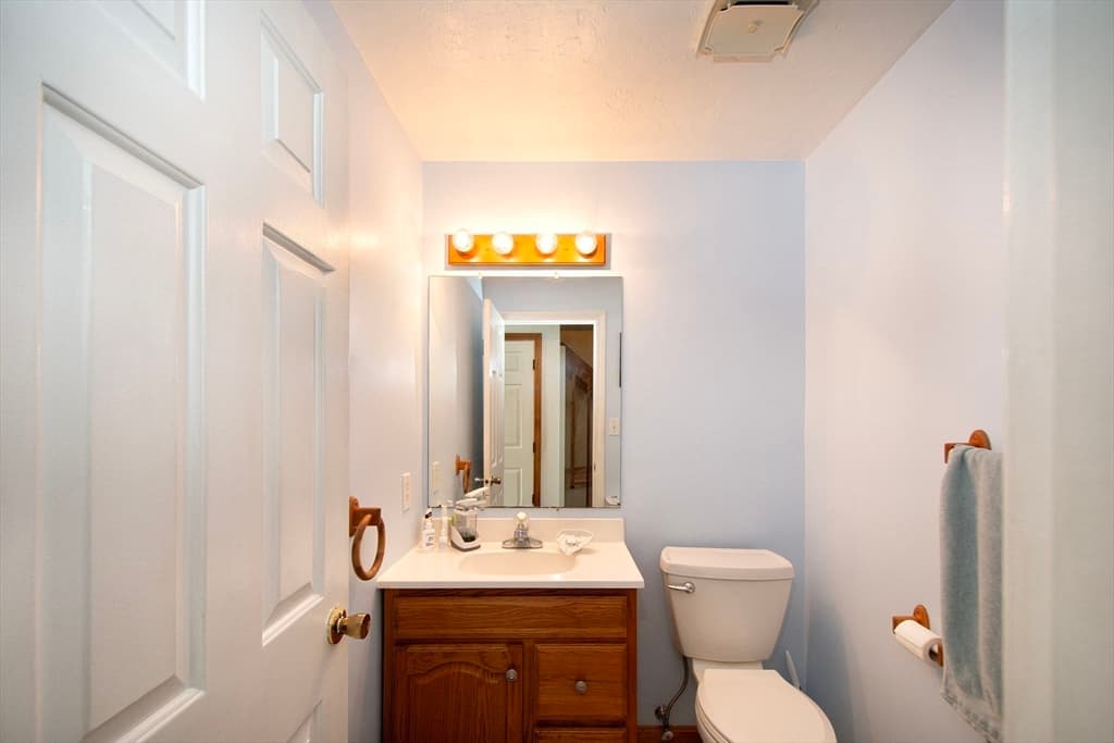 Condominium at 20 Cleverly St # A4, Abington MA 02351, Abington, photo 10 of 16